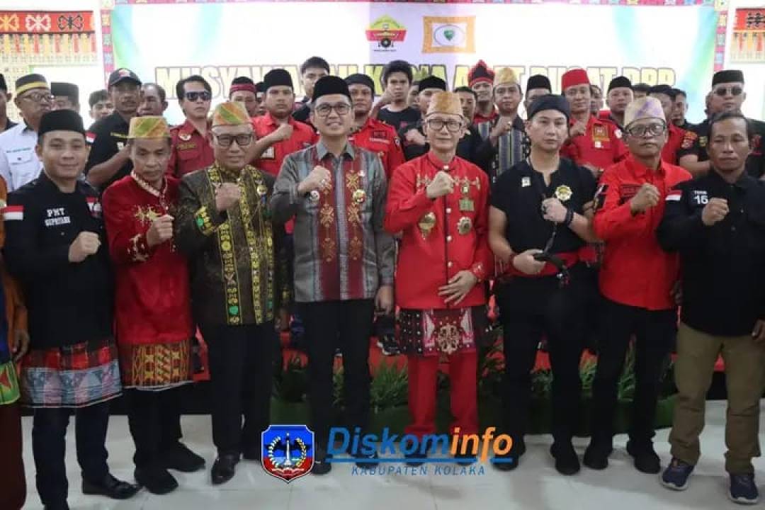 BUPATI KOLAKA HADIRI MUSYAWARAH KERJA ADAT PUSAT LAT SULTRA 2025