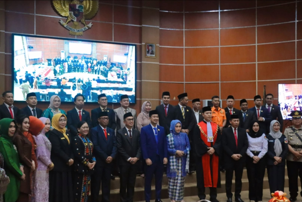 Ramadhan Husain Resmi Dilantik sebagai Wakil Ketua DPRD Kolaka, Bupati Ajak Perkuat Sinergi Bangun Daerah