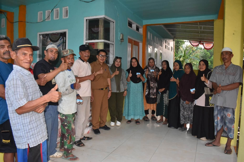 Kartu Tani Beramal Salurkan 750 Zak Pupuk NPK, 250 Petani Kolaka Terima Bantuan