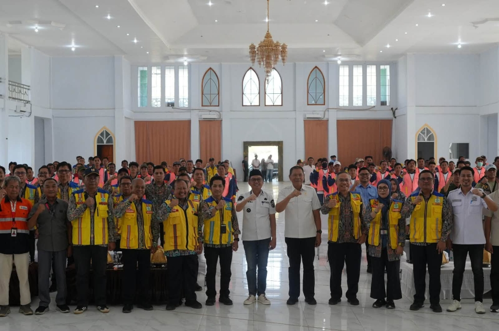 Bupati Kolaka Hadiri Pembekalan dan Uji Sertifikasi Tenaga Kerja Konstruksi Strategis, Dorong SDM Konstruksi yang Kompeten dan Bersertifikat