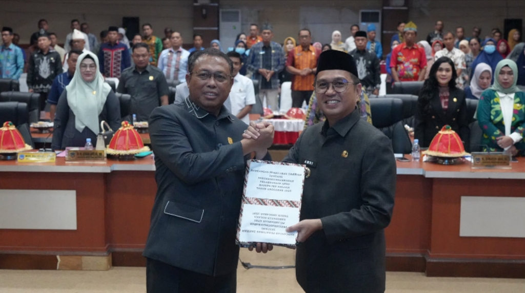 Bupati Kolaka Pimpin Paripurna Persetujuan Raperda Pertanggungjawaban Pelaksanaan APBD 2025