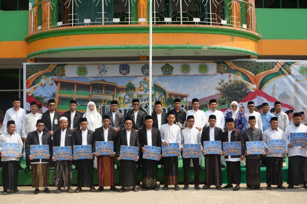 Pimpin Upacara Hari Santri 2026, Bupati Kolaka Gaungkan Semangat Santri Menuju Indonesia Emas