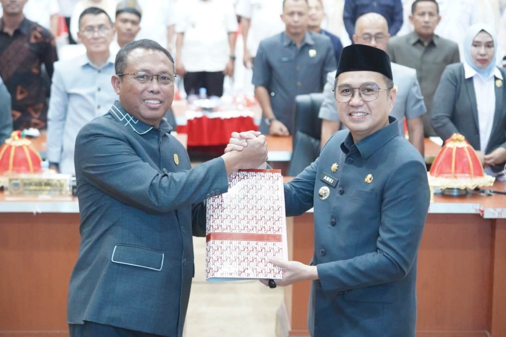 APBD Kolaka 2026 Tembus Rp1,43 Triliun, Bupati Sampaikan Pendapat Akhir di Paripurna DPRD.