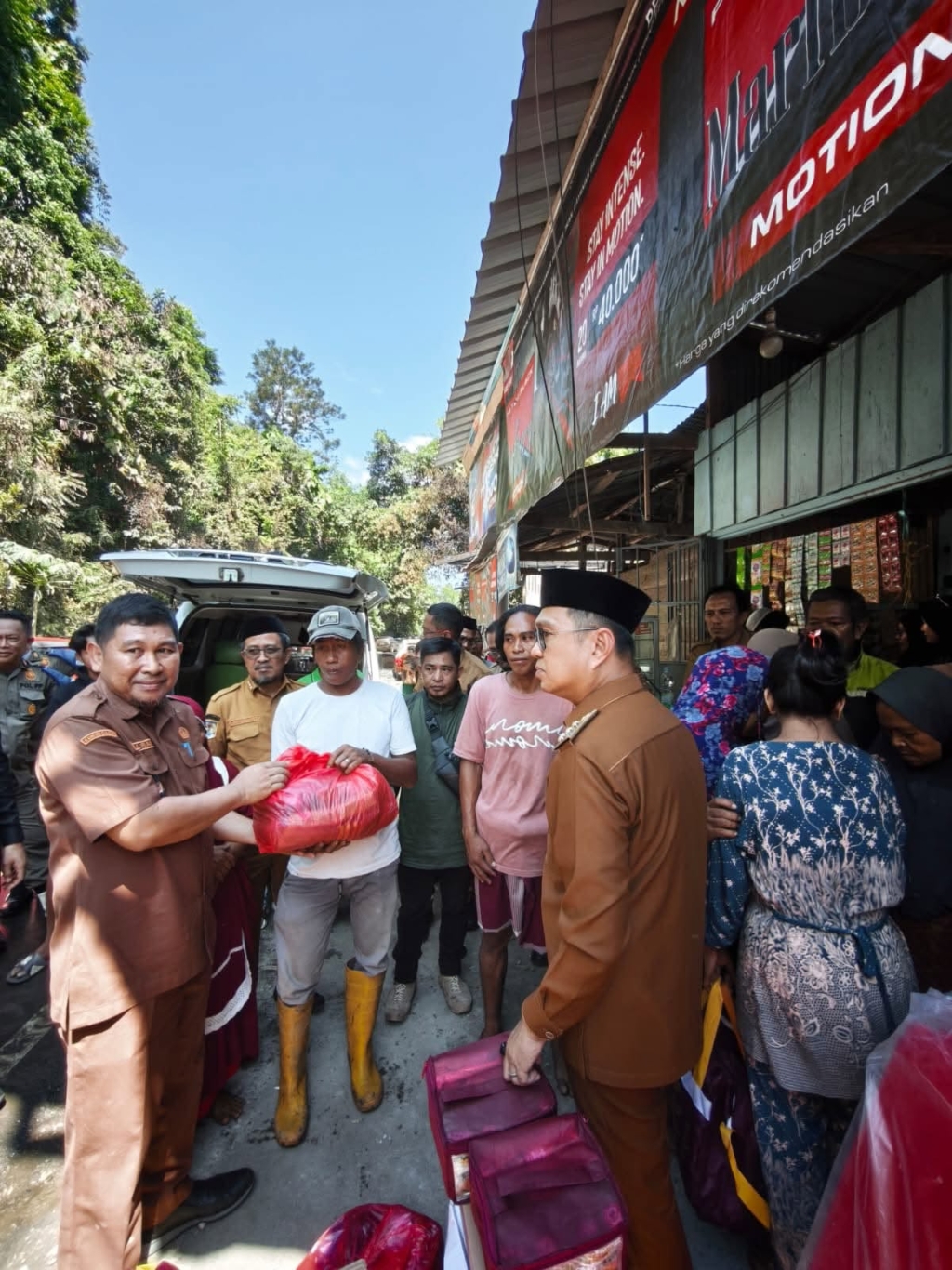 Bupati Kolaka Tinjau Lokasi Kebakaran di Kelurahan 19 November, Pastikan Penanganan Korban Berjalan Optimal