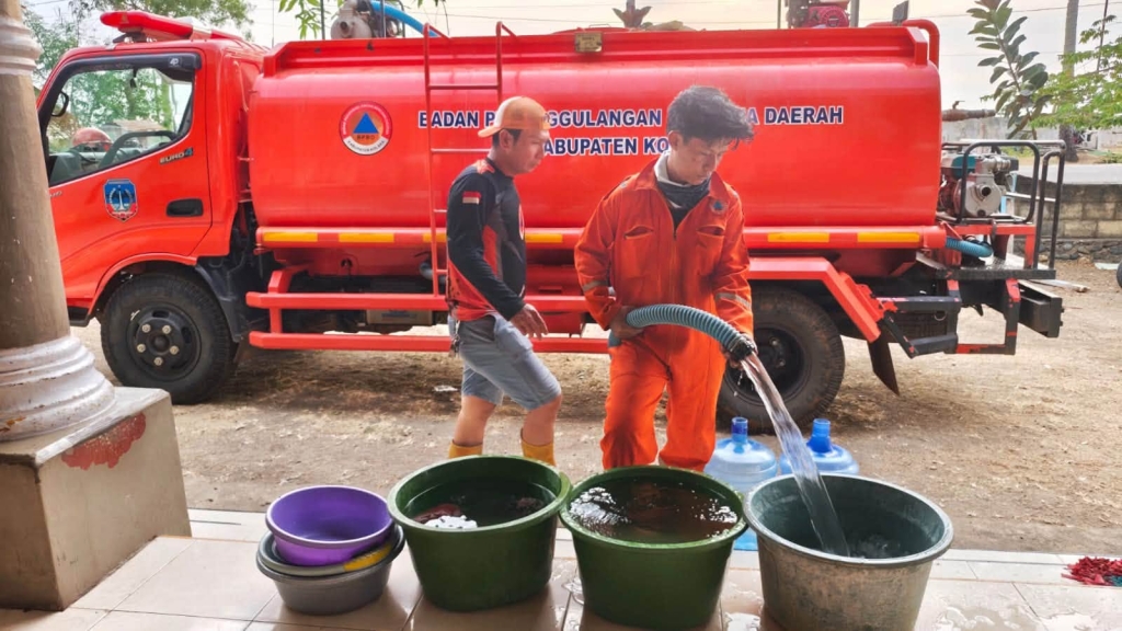 Krisis Air Bersih Melanda, BPBD Kolaka Gelontorkan 12.400 Liter Air untuk Warga Toari