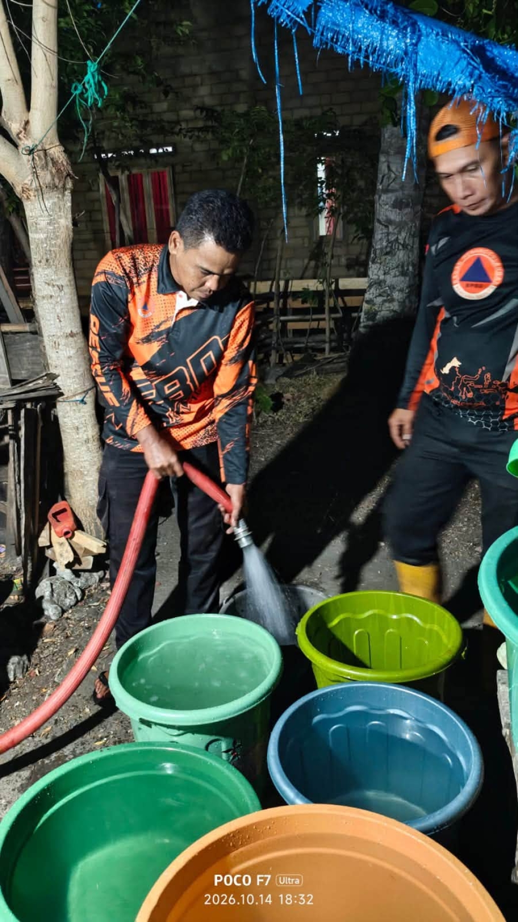 BPBD KOLAKA SALURKAN 13.600 LITER AIR BERSIH UNTUK WARGA DESA TOARI, 155 JIWA TERBANTU