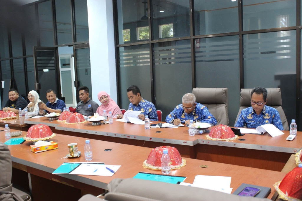 Diskominfo Kolaka Hadiri Rapat Komisi DPRD Bahas Perubahan APBD 2026