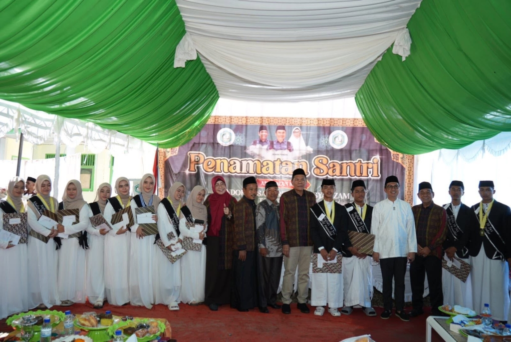 Bupati Kolaka Hadiri Penamatan Angkatan Ke-V Ponpes Nur-Syamzam Tahun 2026