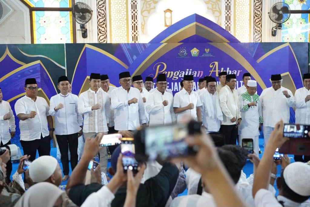 Ribuan Jamaah di Al-Kautsar, Bupati Kolaka Hadiri Pengajian Akbar “Bakti Kejaksaan untuk Sultra”