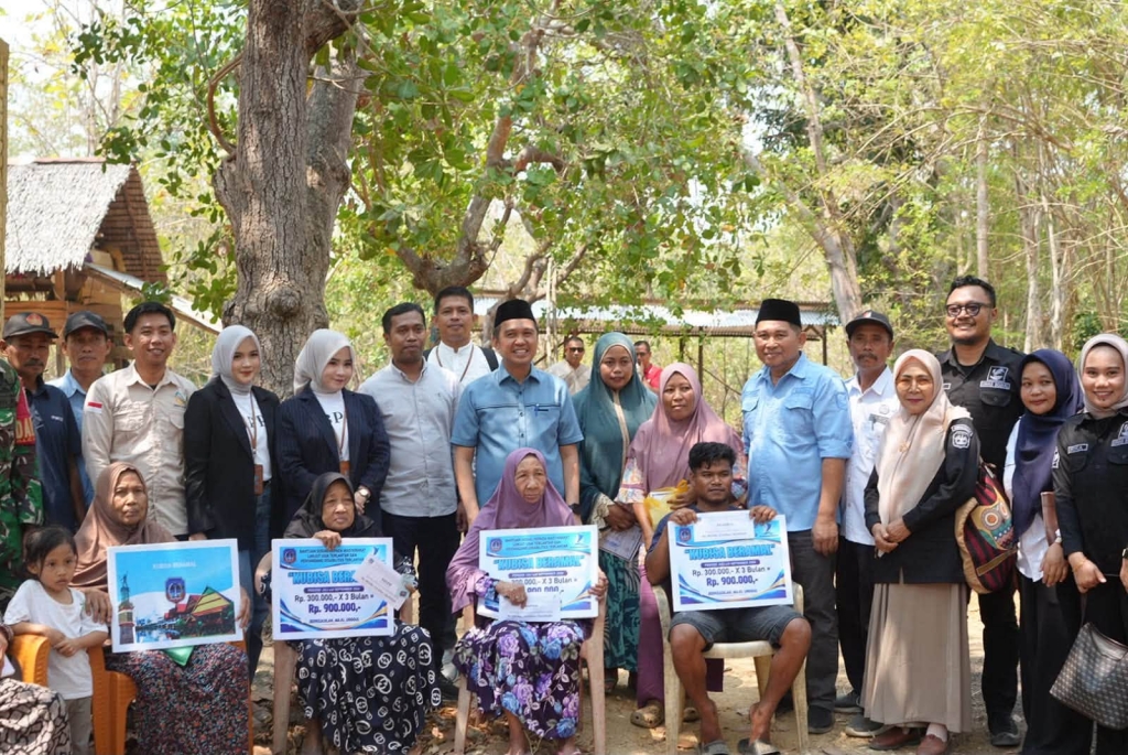 Bupati Kolaka Salurkan Berbagai Bantuan, Pembangunan dan Kesejahteraan Warga Jadi Prioritas
