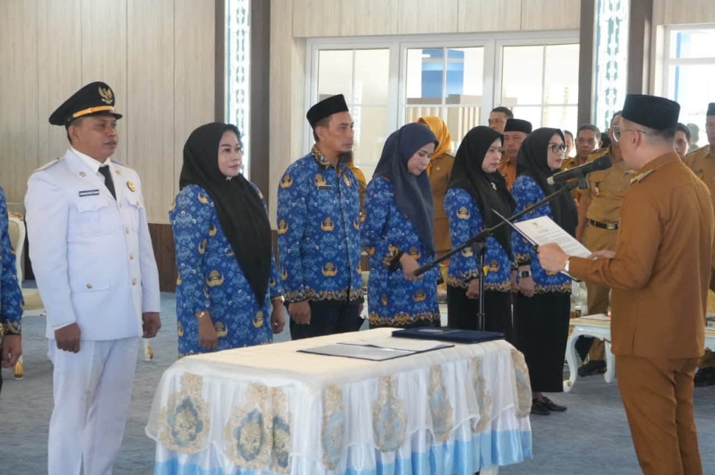 Bupati Kolaka Lantik 9 PNS, Perkuat Kinerja Birokrasi dan Pelayanan Publik