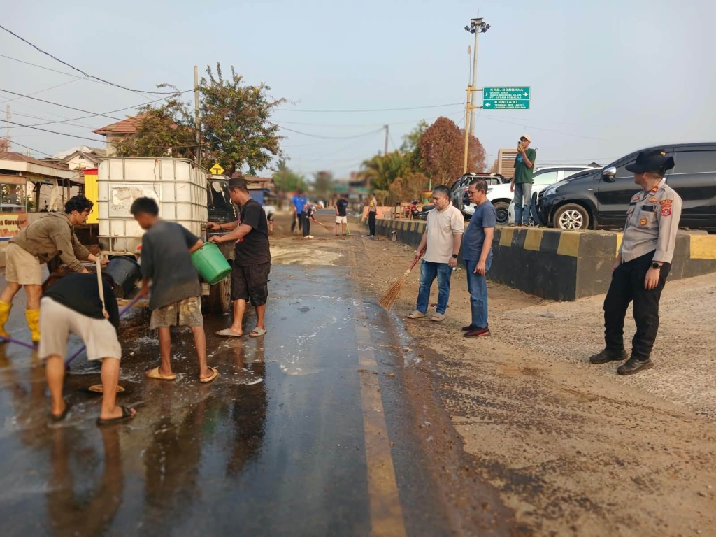 Tumpahan VCO Sepanjang 250 Meter di Pomalaa Berhasil Dikendalikan